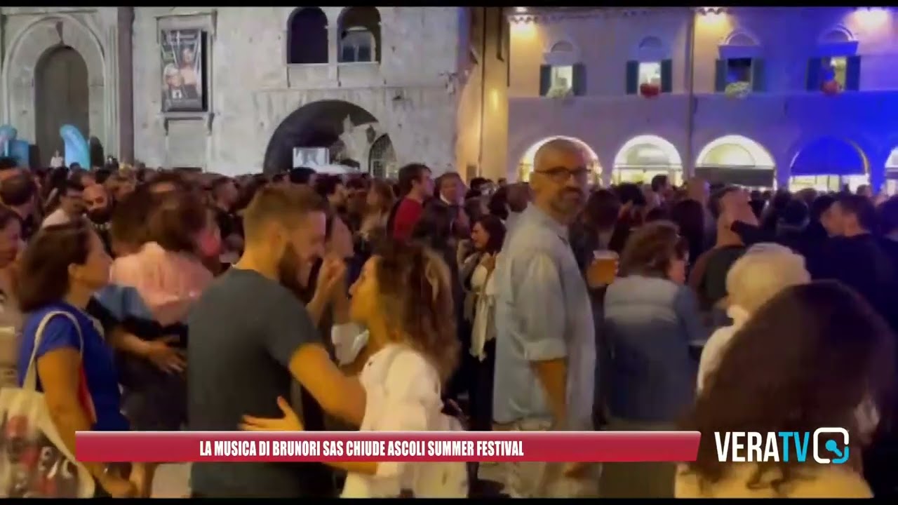 La musica di Brunori Sas chiude in bellezza Ascoli Summer Festival