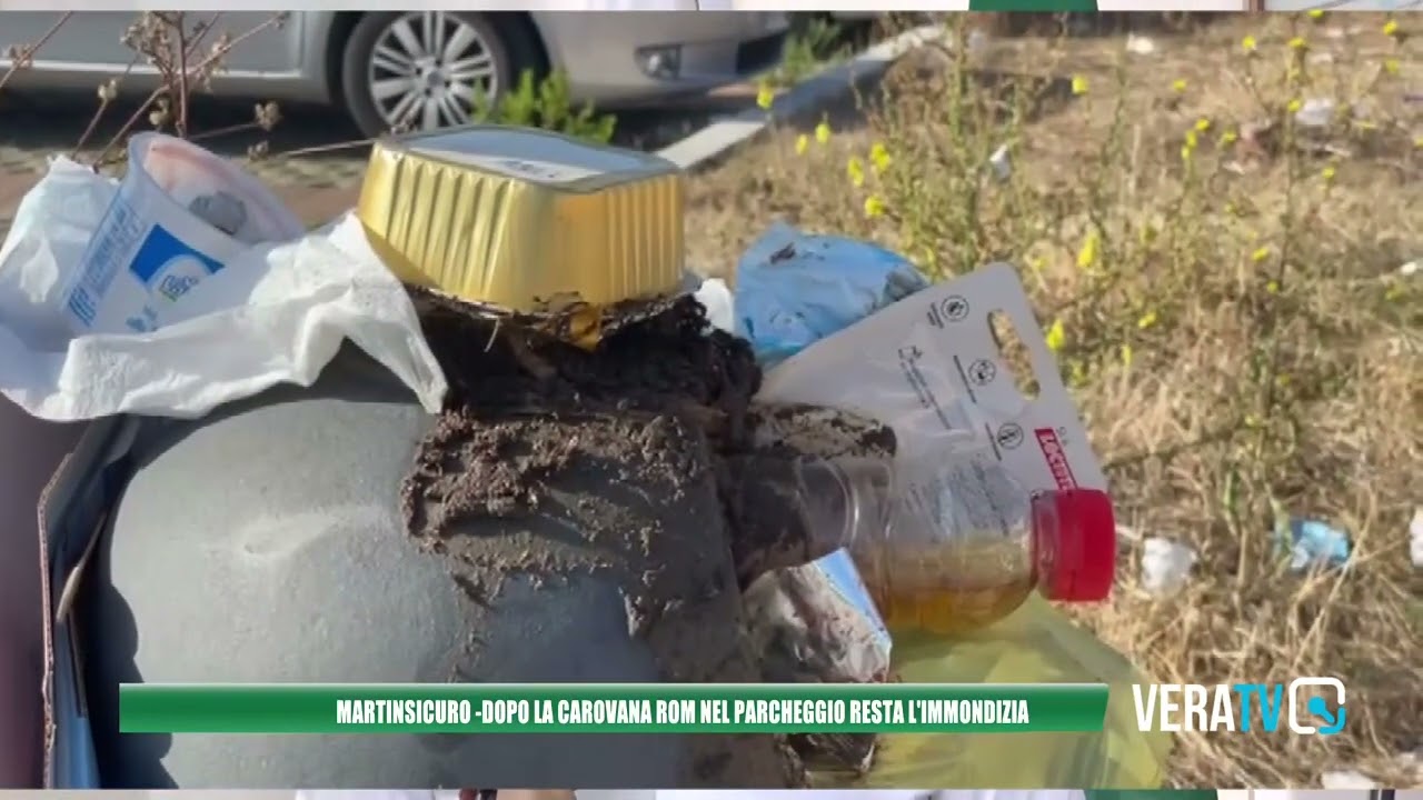 Martinsicuro, dopo la carovana rom nel parcheggio di Villa Rosa resta l’immondizia