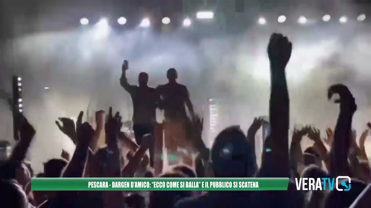 Pescara – Dargen D’Amico: “Ecco come si balla” e il pubblico si scatena