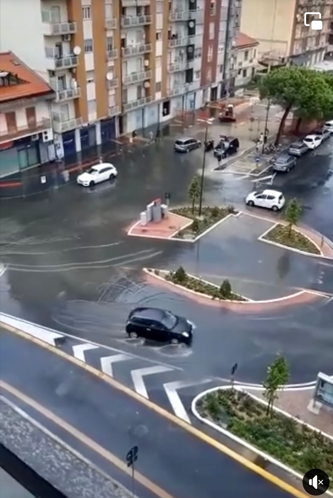 Forte pioggia a Pescara, allagate alcune zone della città