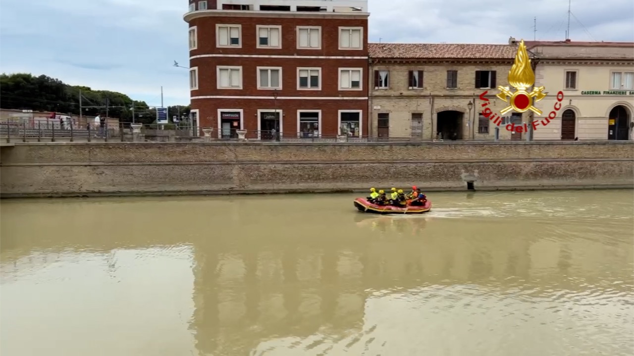 Piove sulle Marche: fiumi sorvegliati speciali, si cerca ancora Brunella