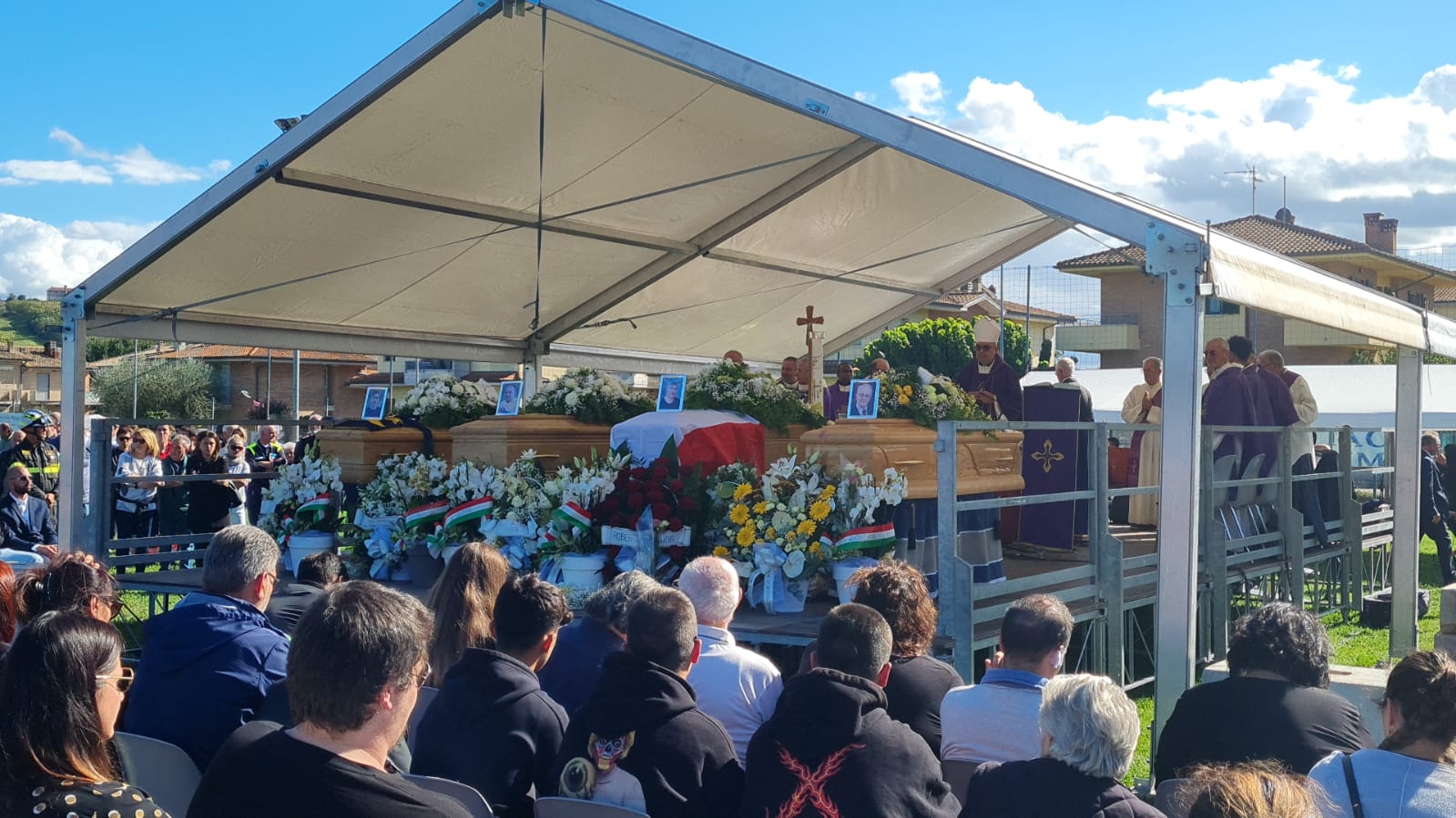 Funerali vittime maltempo, vescovo Senigallia: “Spazio non alla paura ma alla fede”