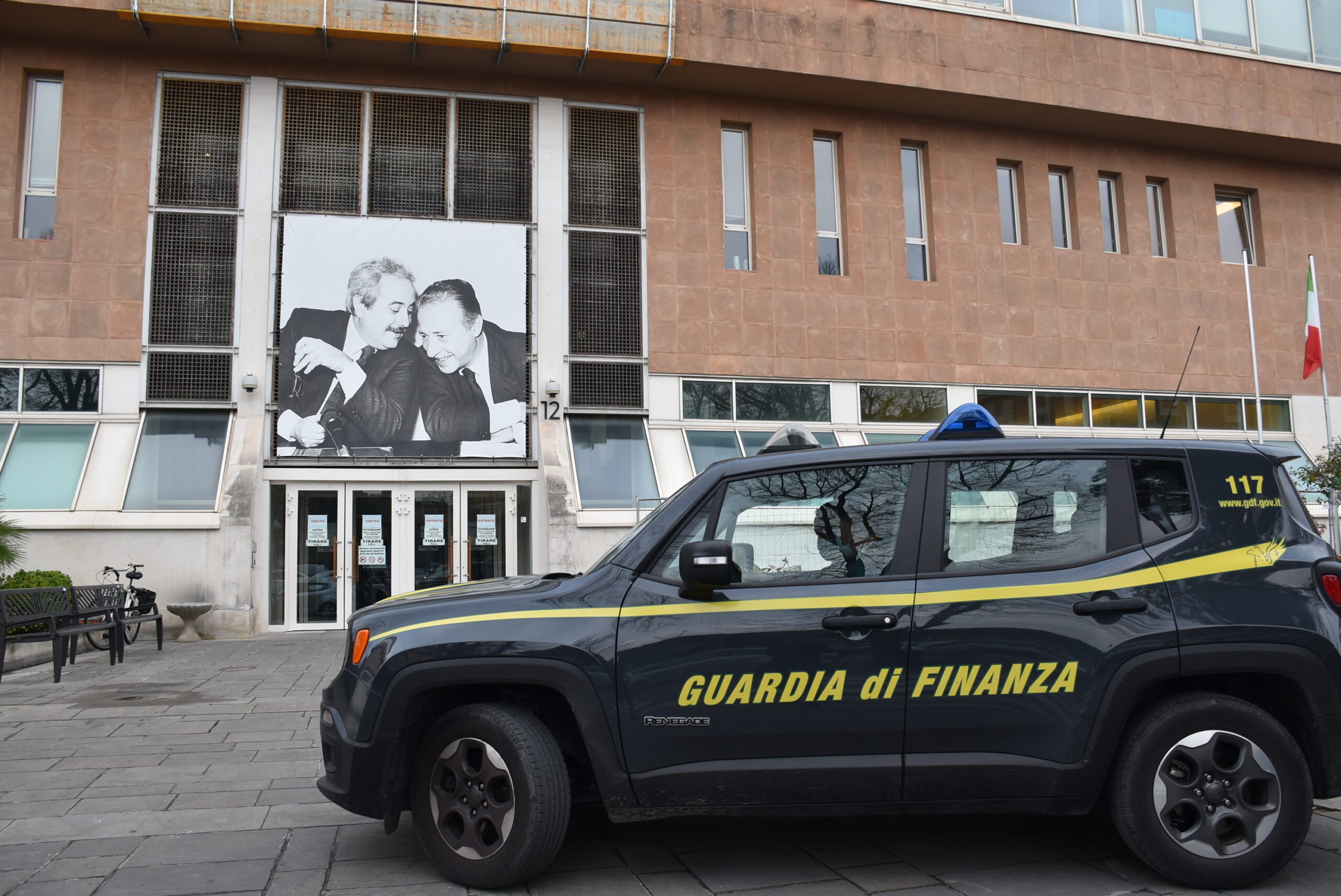 Pesaro, frode fiscale e riciclaggio: otto denunce e sequestri per 2 milioni di euro