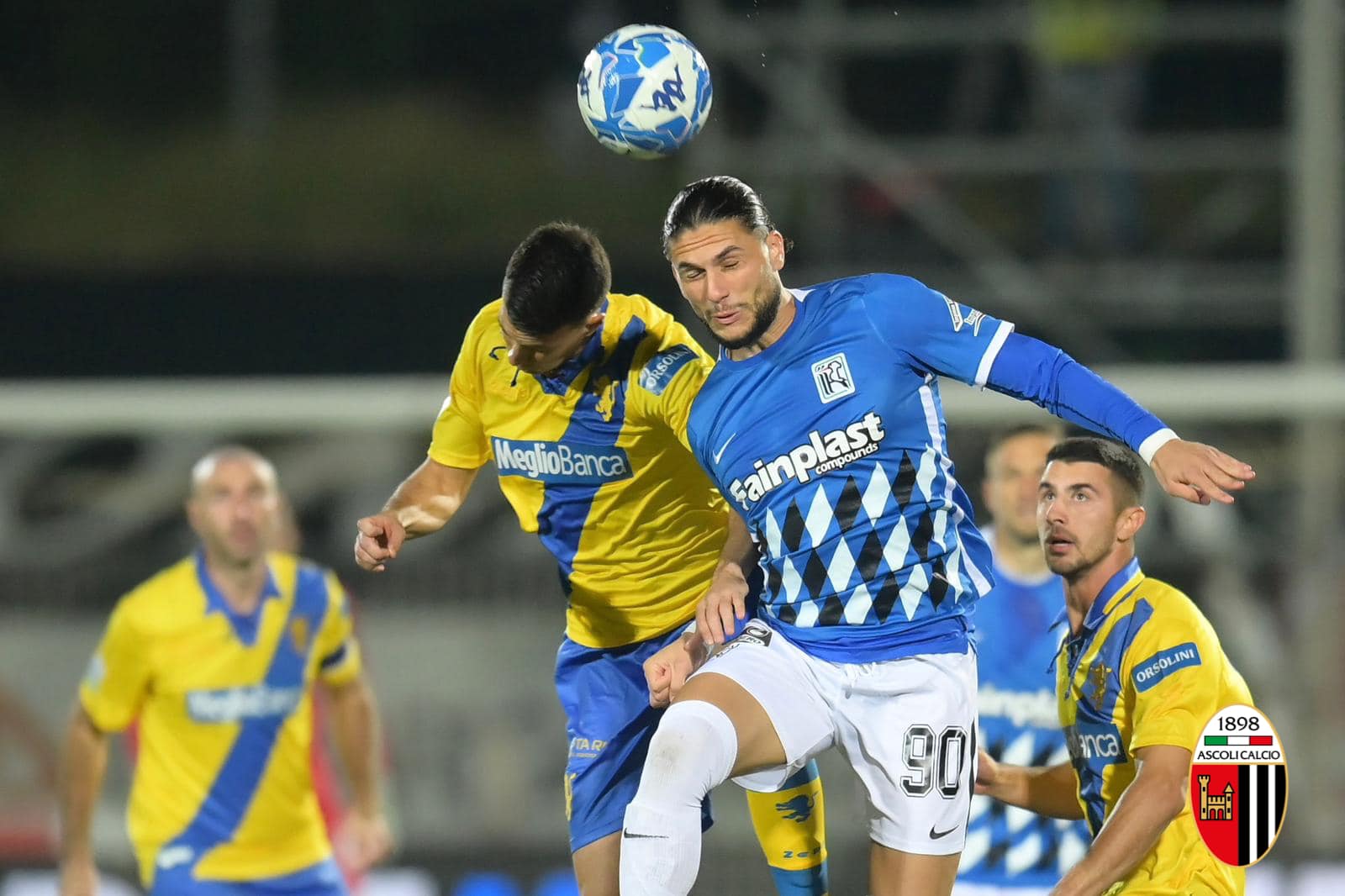 Ascoli-Frosinone 0-1: espulso Collocolo e la capolista passa al Del Duca. Arbitro contestato