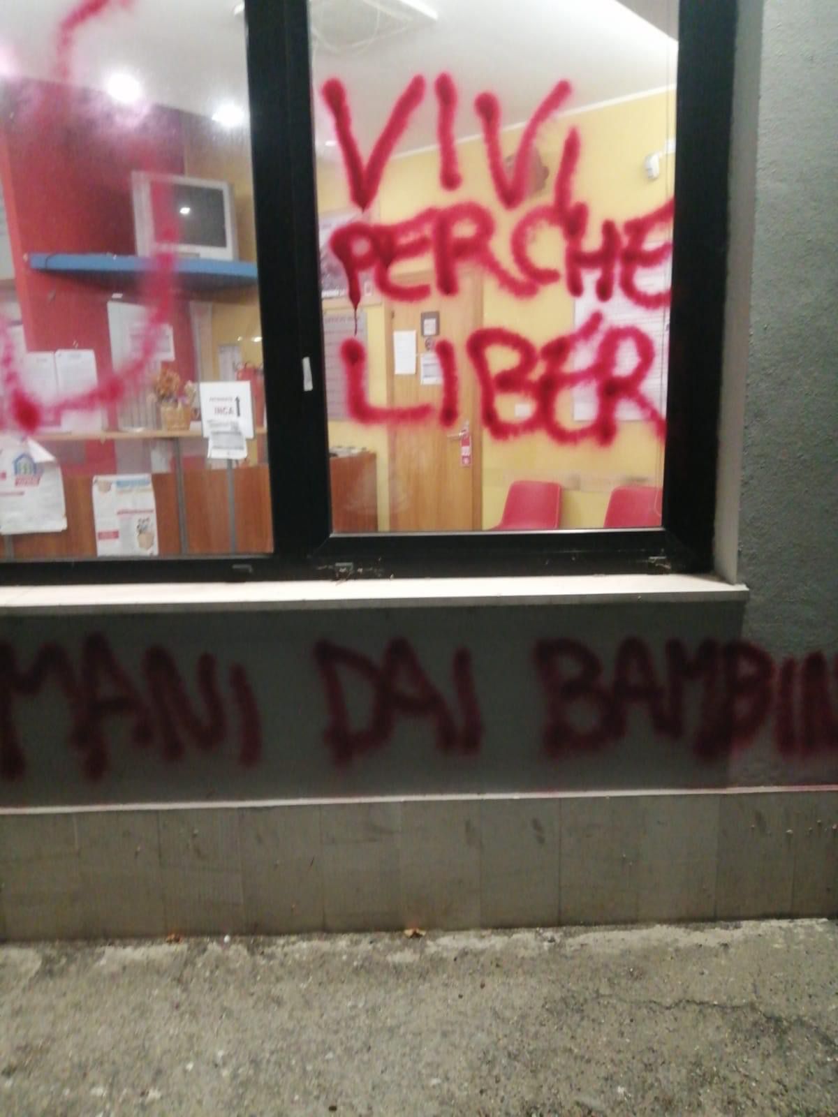 Attacco intimidatorio alla sede della Cgil Pescara