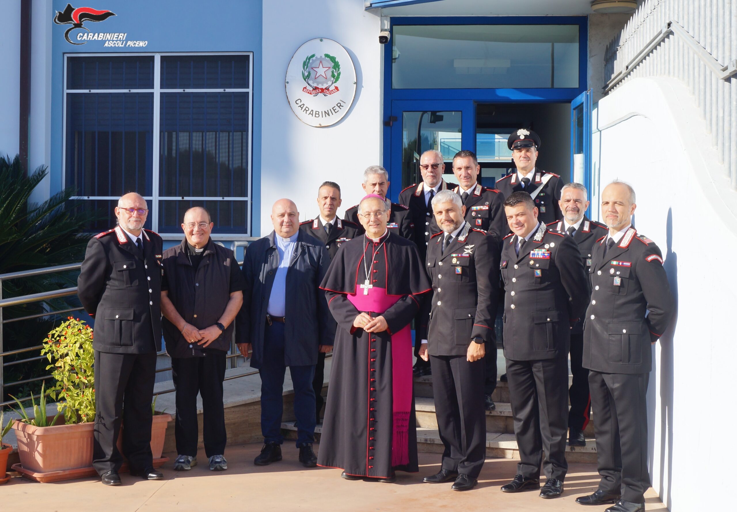 Il Vescovo Mons. Carlo Bresciani in visita al Comando Compagnia Carabinieri di San Benedetto