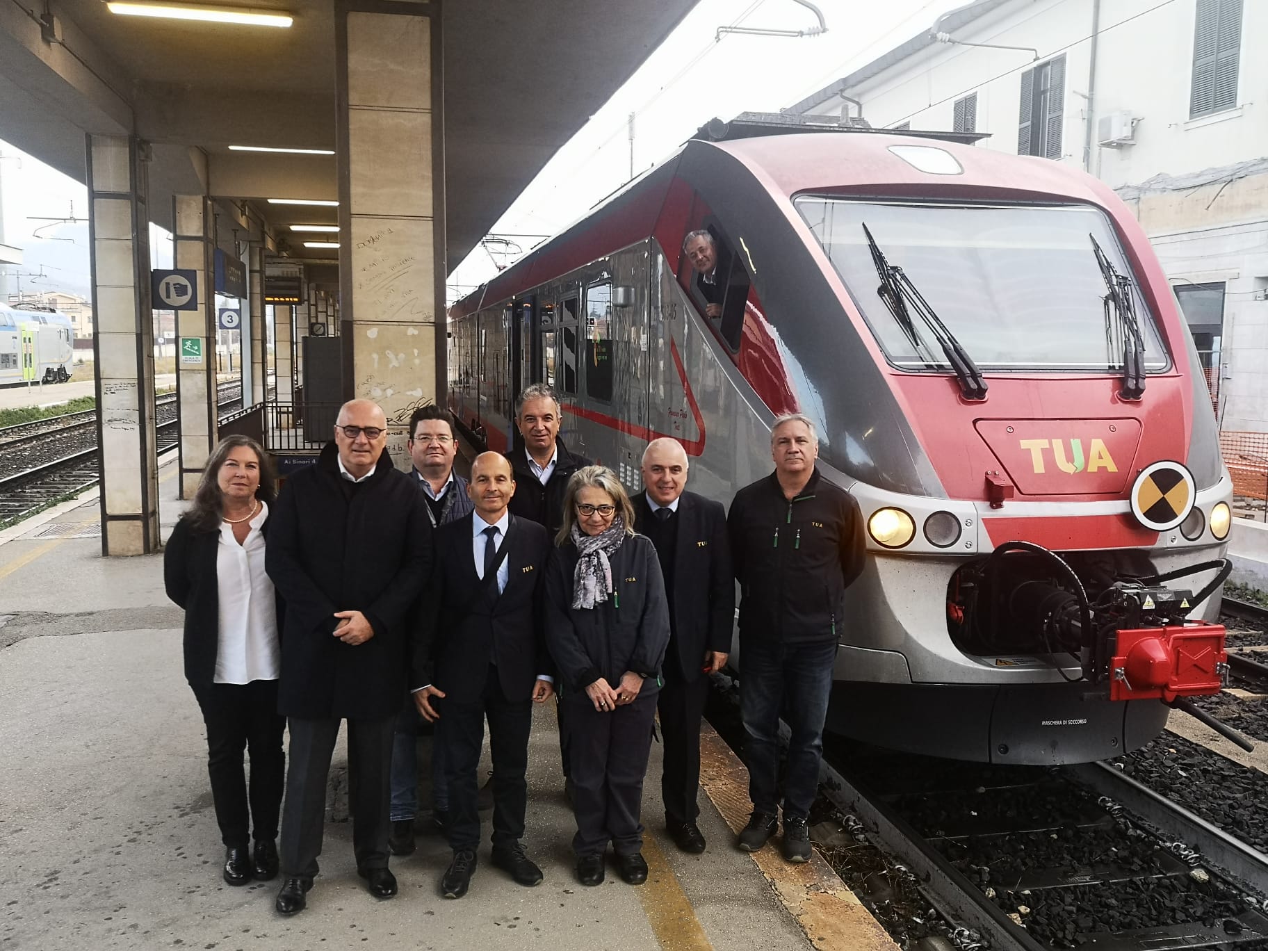 Test ferroviario, un treno della Tua arriva alla stazione di Roma San Pietro