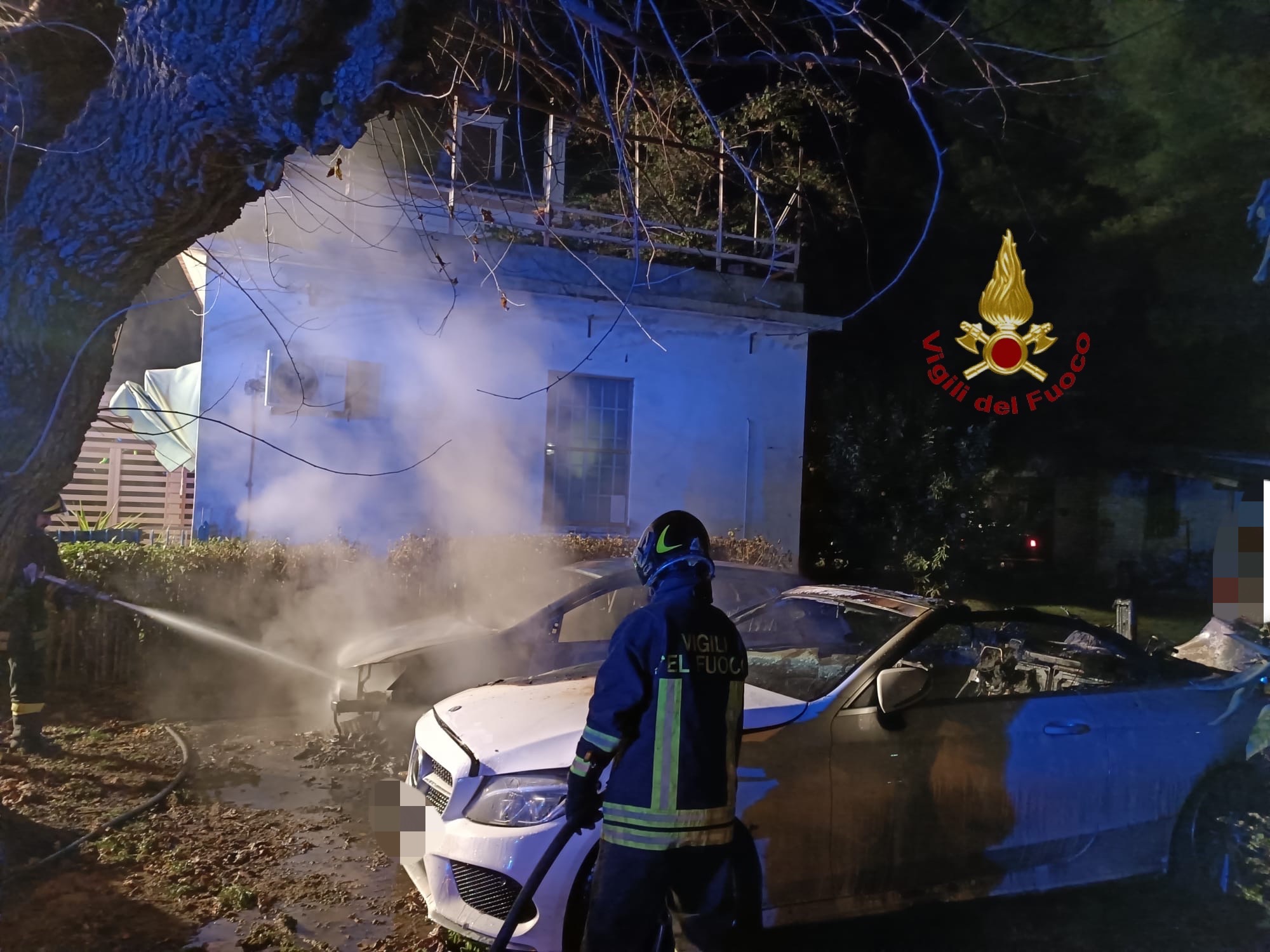 A fuoco due autovetture a Manoppello Scalo, intervengono i Vigili del Fuoco
