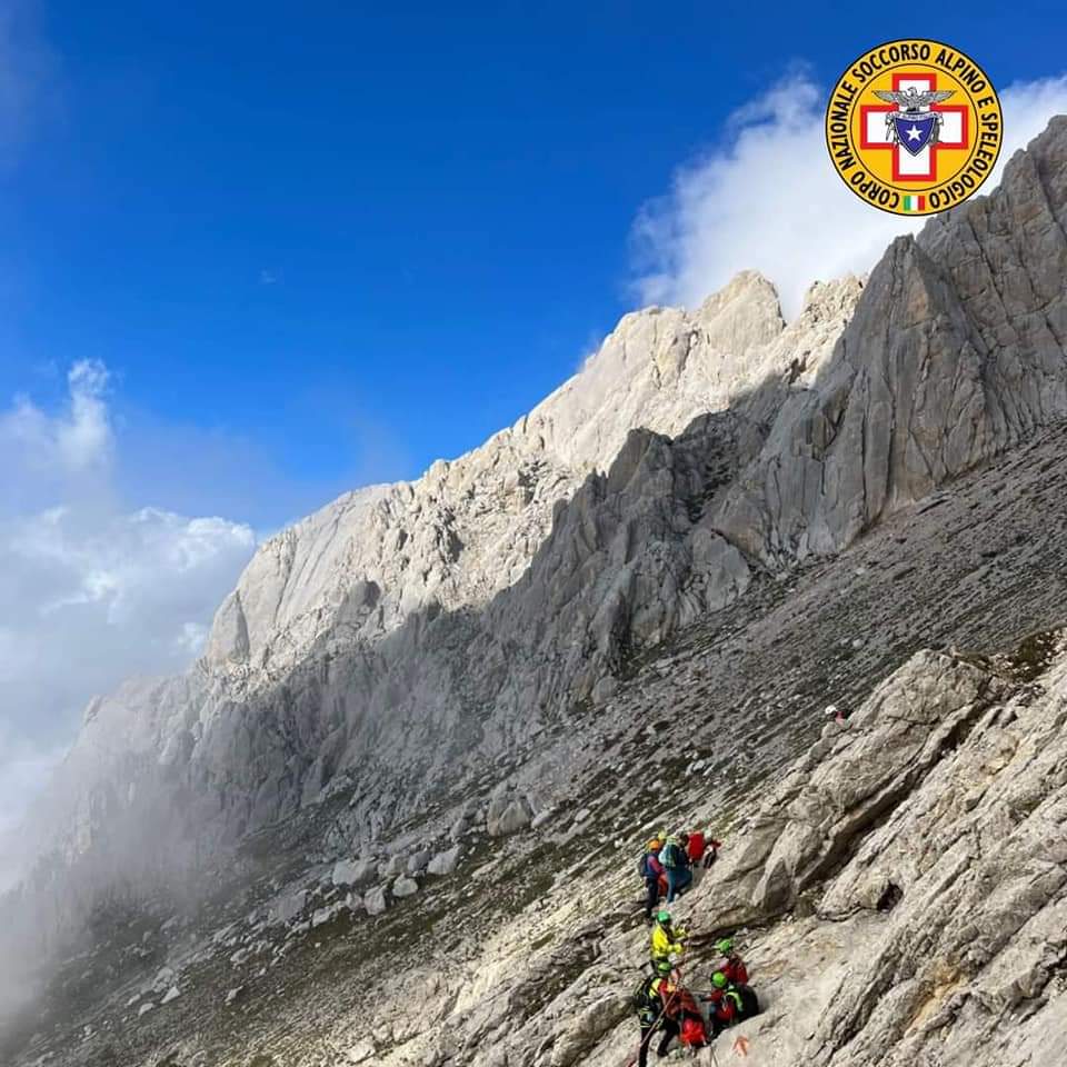 Doppio recupero del soccorso alpino per quattro escursionisti dispersi sul Gran Sasso e sul Velino
