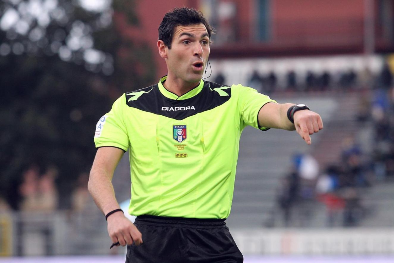 Cosenza-Ascoli: l’arbitro non autorizza l’utilizzo dei calzettoni rossi