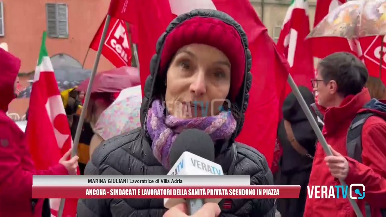 Ancona – Protestano i lavoratori della sanità privata, manifestazione in piazza con i sindacati