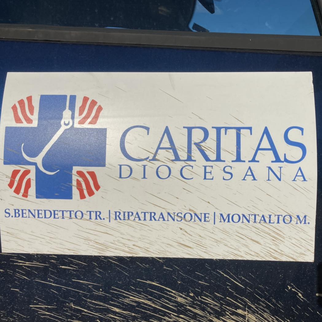 Si barrica in un container della Caritas e minaccia di darsi fuoco, lo salvano i Carabinieri