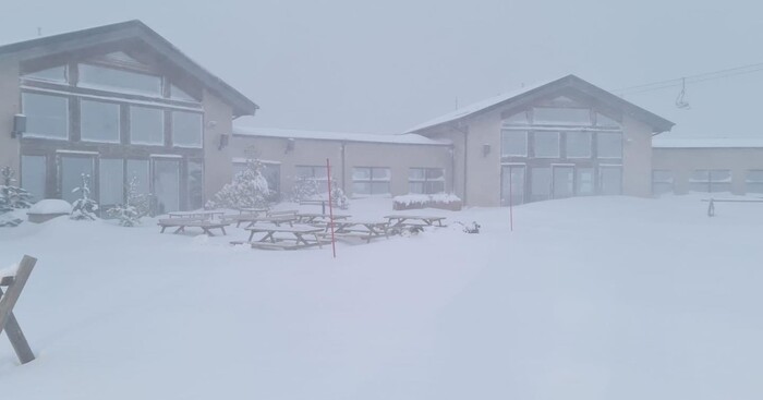 Frontignano di Ussita, bufera di neve: chiuse le piste da sci