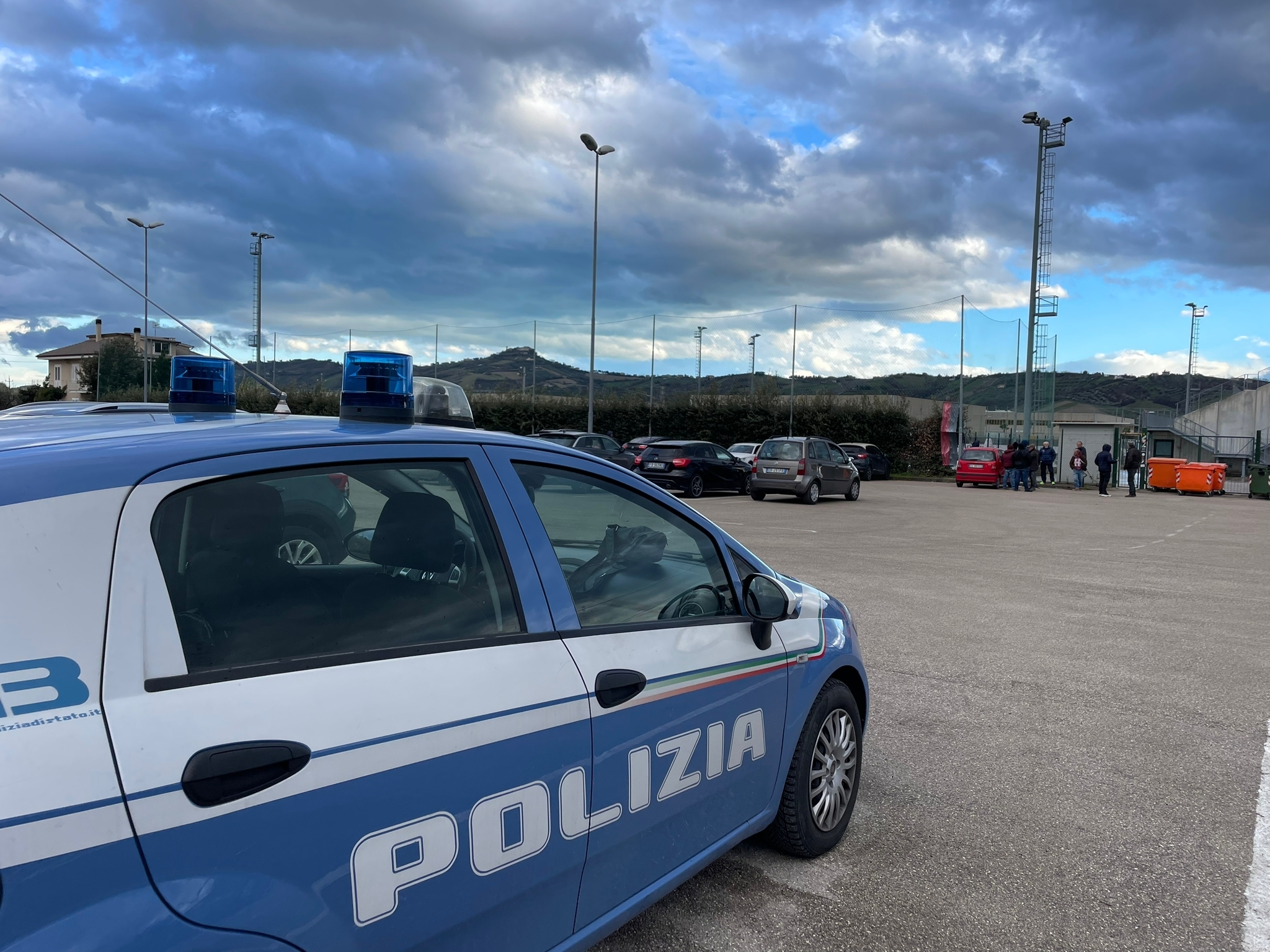 Polizia, arresto per spaccio a Rancitelli a Pescara, una 42enne aveva una postazione in cucina con bilancino e sostanze stupefacenti