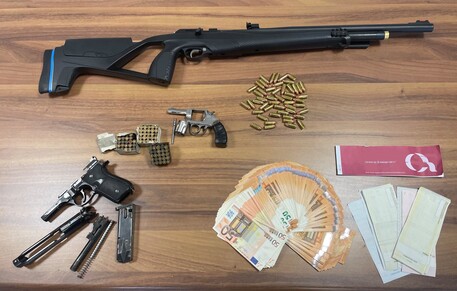Piandimeleto – Armi, munizioni e pistola rubata in casa, arrestato 62enne