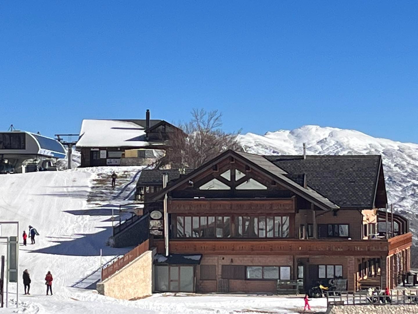 Montagna: la neve è arrivata, a Ovindoli aprono gli impianti sciistici