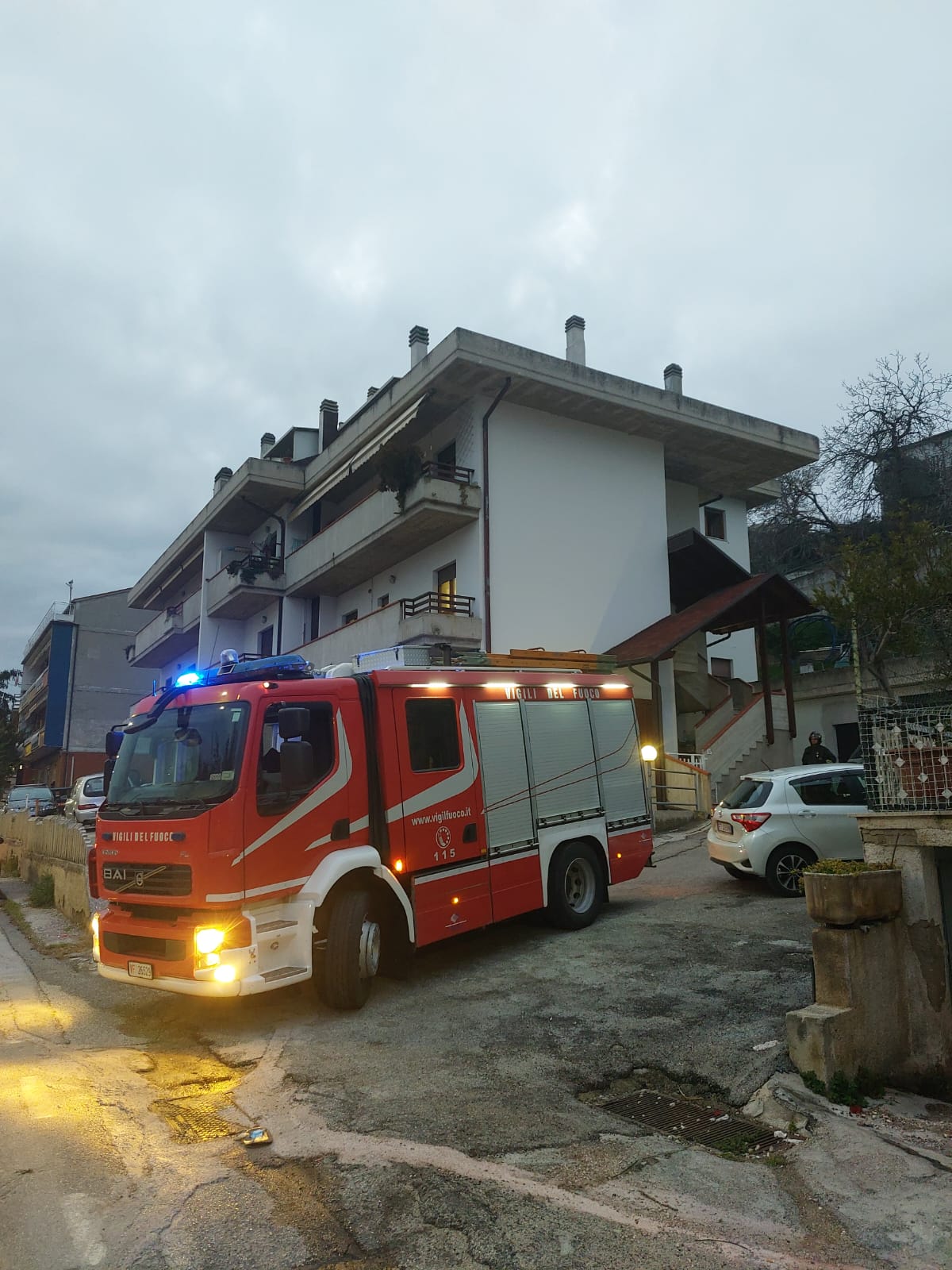 Teramo-Incendio in una camera da letto a Villa Pavone, palazzina evacuata