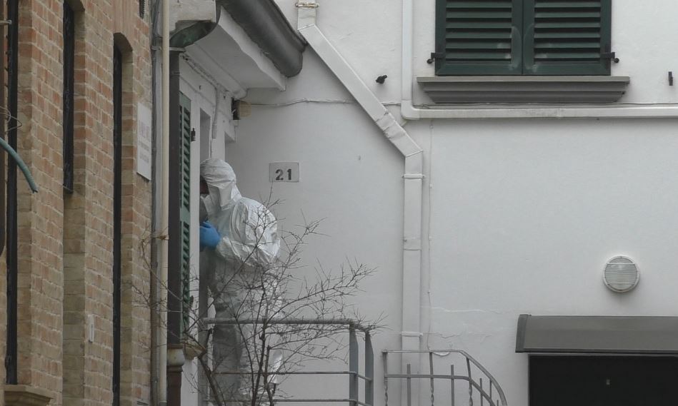 Pesaro – Ucciso con 13 coltellate, Polizia cerca un amico 30enne