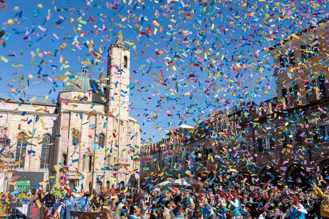 Record per il Carnevale di Ascoli: 25mila persone in piazza