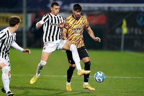 Ascoli-Benevento 0-0: bianconeri per un’ora con un uomo in più, ma fermati dalla traversa