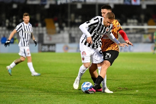 Ascoli-Benevento 0-0, Dionisi: “Dispiaciuti per gli insulti della tribuna, serve più fiducia” – VIDEO
