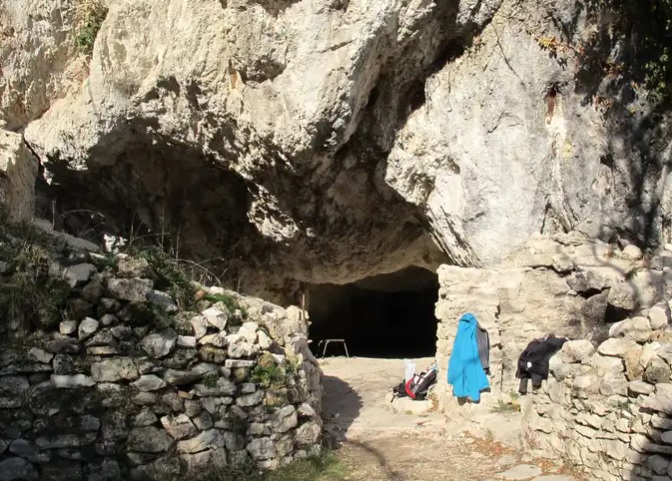 Macerata – Bimbo caduto in un fosso nella grotta dei Frati, in azione il soccorso alpino