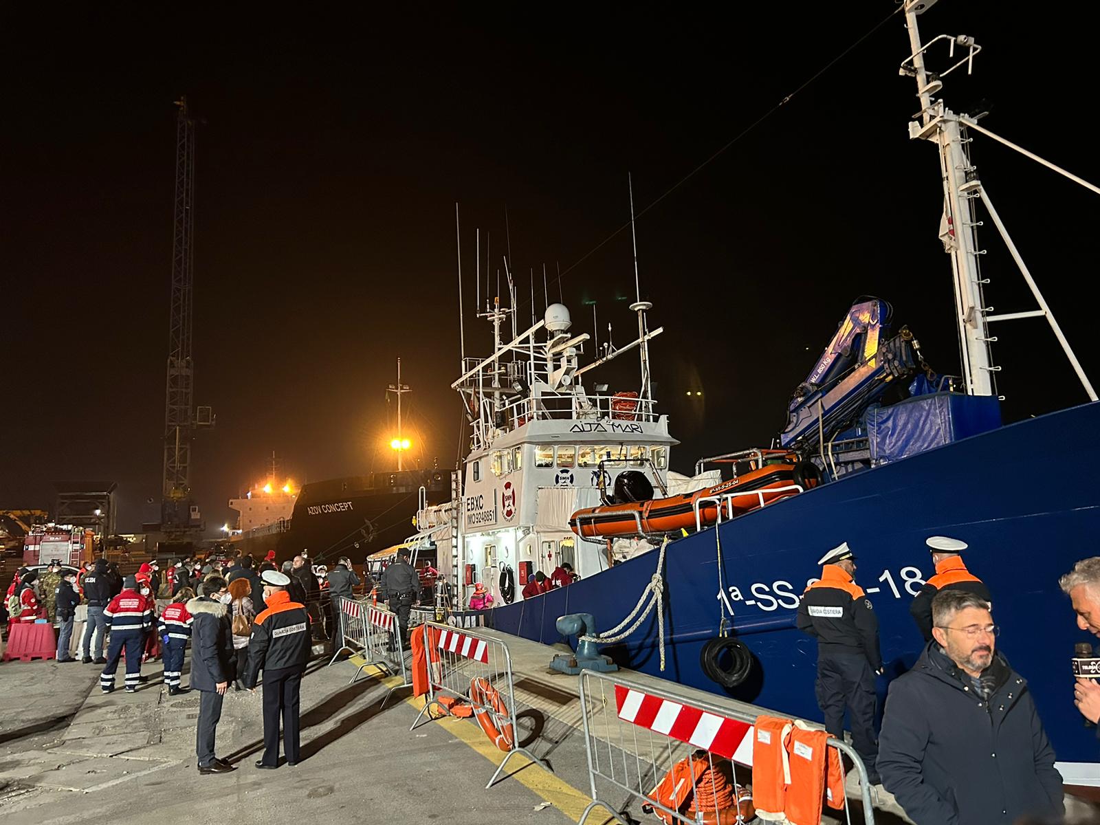 Arrivata la nave Aita Mari, al porto di Ortona con a bordo 40 migranti