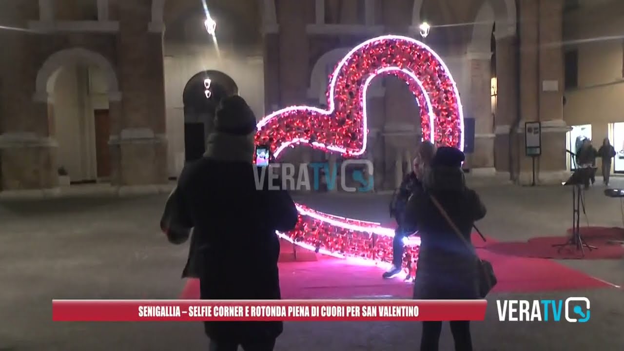 Senigallia – Selfie corner e rotonda piena di cuori per San Valentino