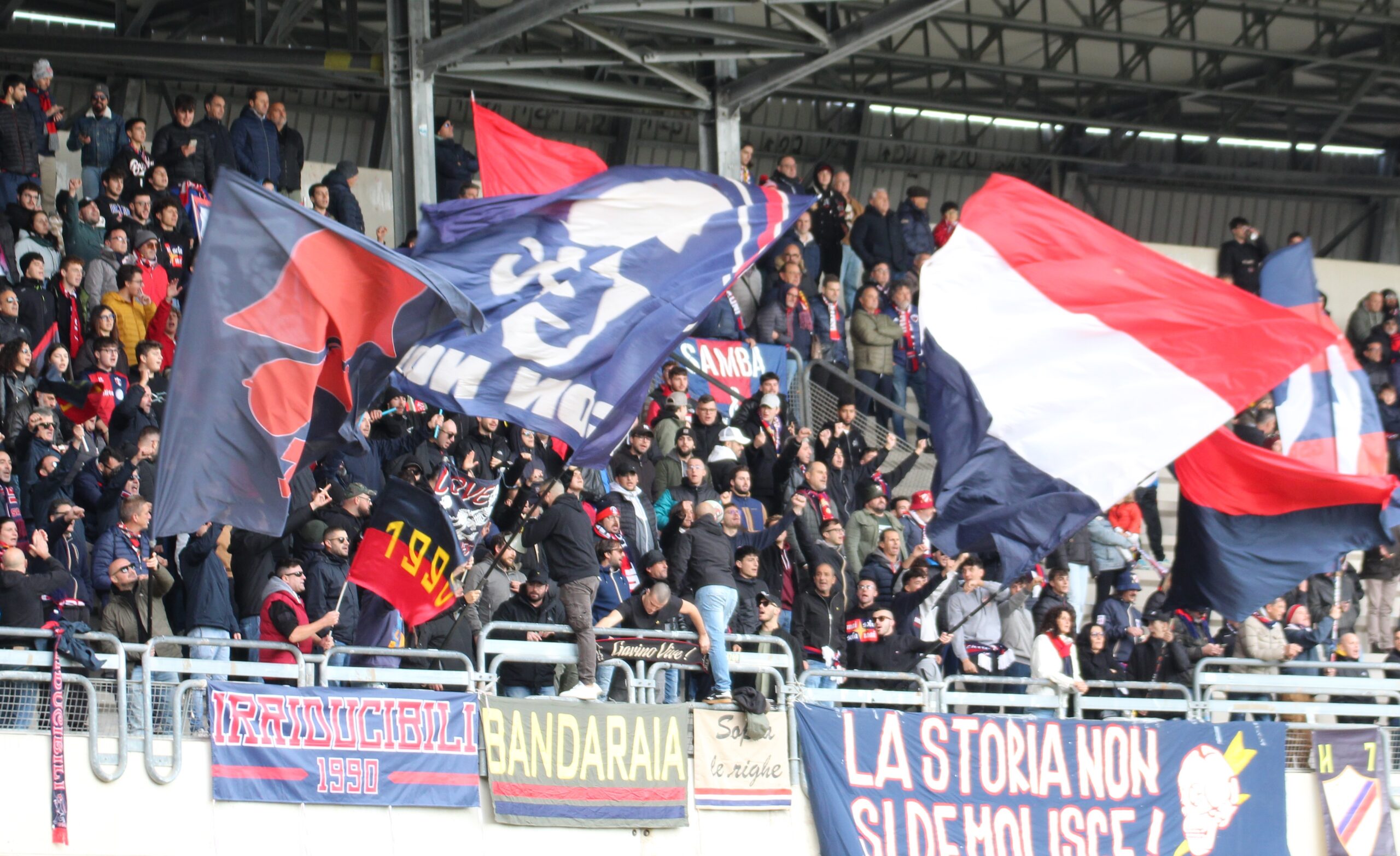 Pineto-Samb, 136 i tifosi rossoblù in Abruzzo