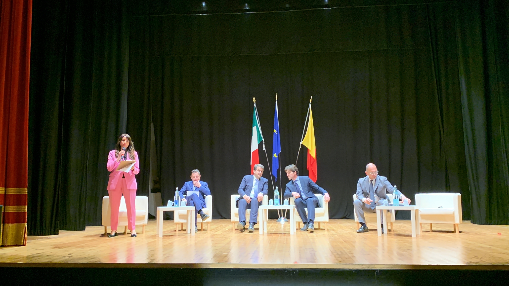 Ascoli, il ministro Fitto al Filarmonici: “Strategia comune per rilanciare le aree interne”