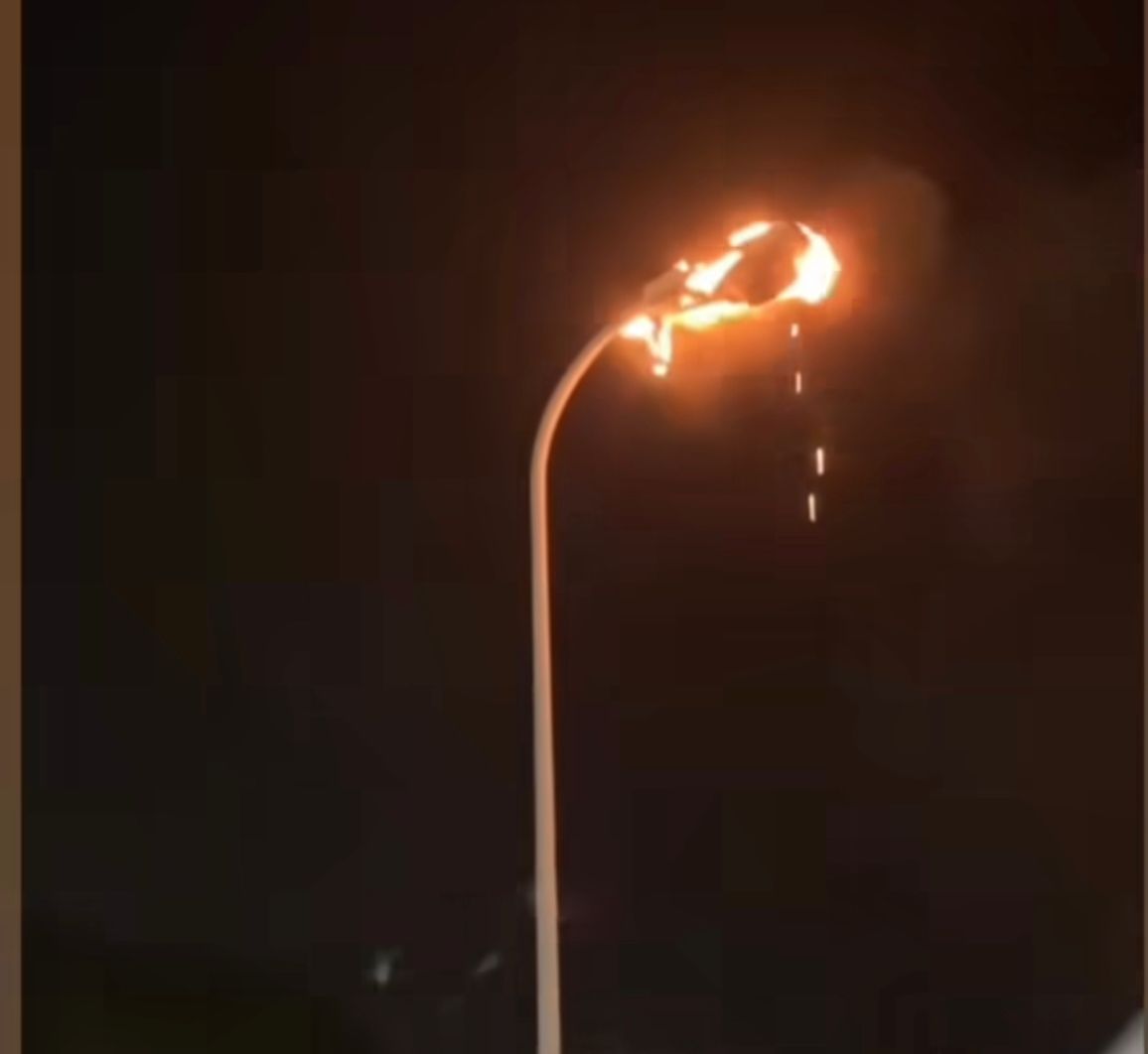 Lampione a fuoco sull’Albula, zona al buio