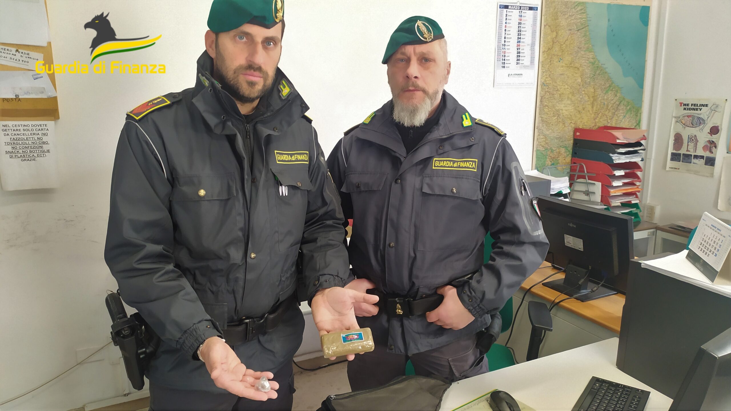 Pescara, nasconde un etto di hashish negli slip. Giovane pusher arrestato dalla finanza