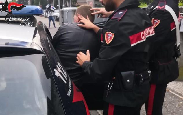 Scovato dai Carabinieri di Fermo in Romania quarantenne condannato a 5 anni per furti