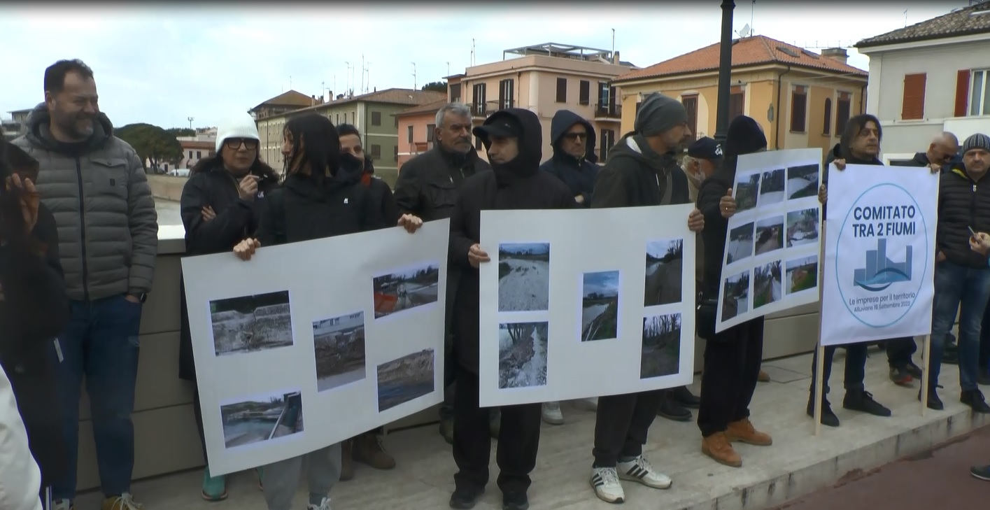 <strong>Senigallia – Protesta del Comitato alluvionati: “Fiumi non sicuri”</strong>