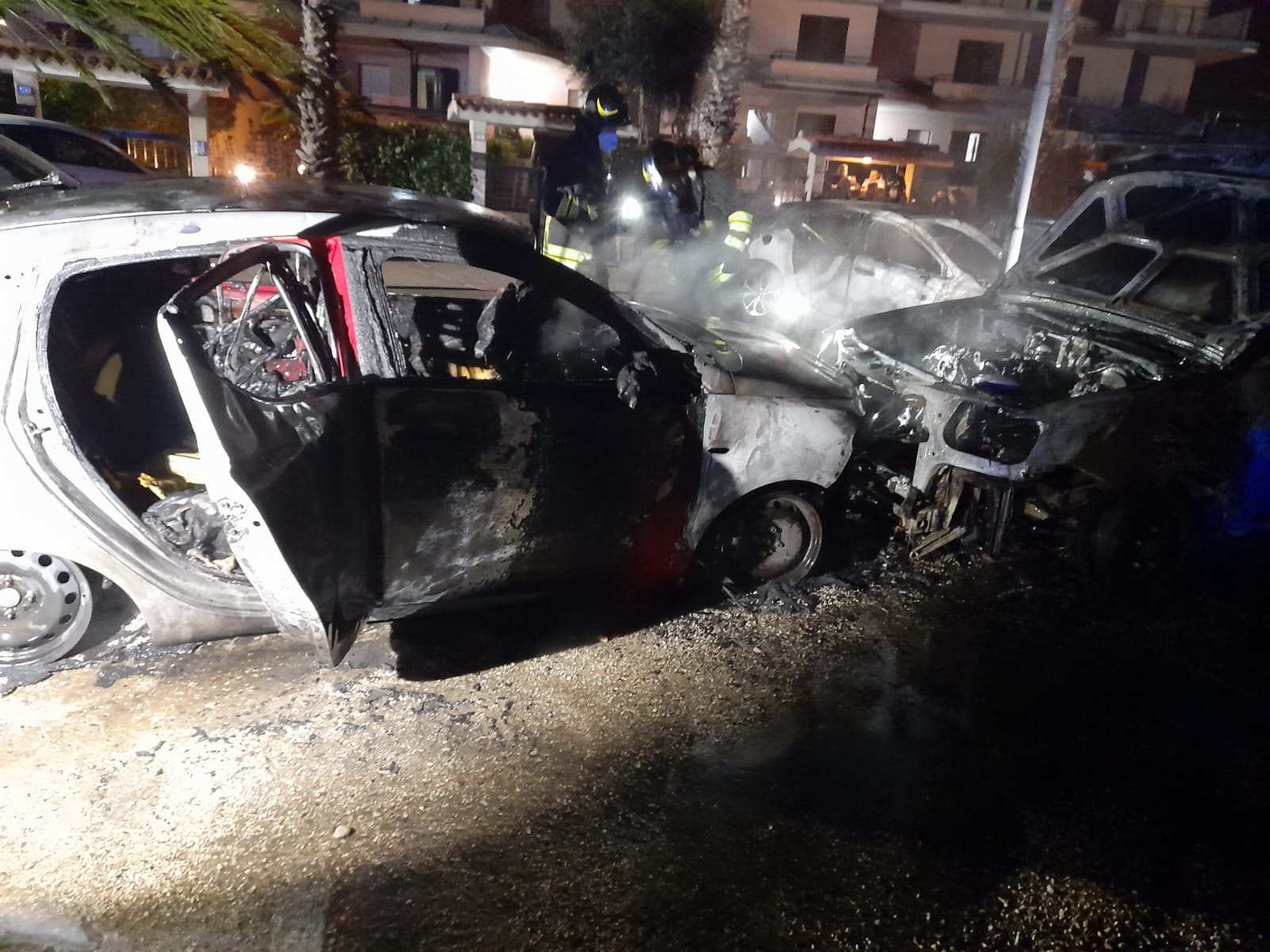 Corropoli-Tre auto a fuoco nella zona industriale di Santa Scolastica