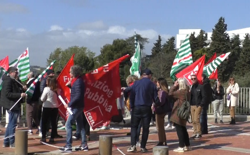 Ast Ascoli Piceno: sindacati protestano davanti alla sede regionale