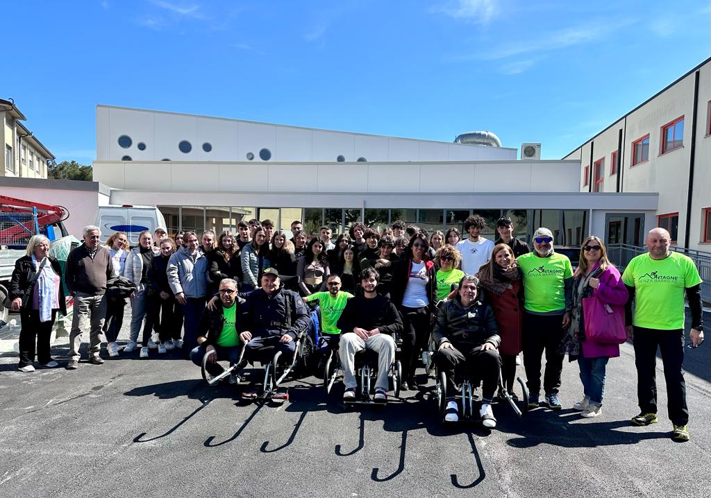 “Sentinelle della civiltà”, progetto concluso per gli allievi del liceo Galilei di Pescara, oggi volontari accompagnatori con le ‘joelette’