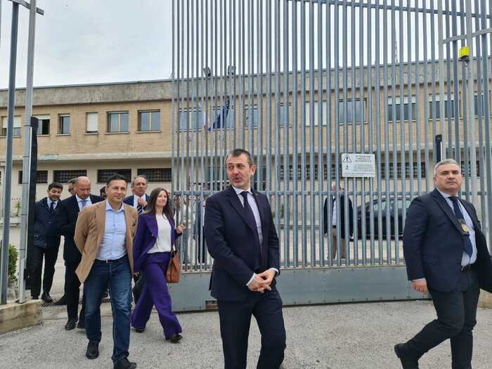 Carceri, Delmastro a Montacuto: “Non sono previsti nuovi istituti nelle Marche, Macerata lo meriterebbe”