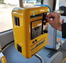 Ancona – Ruba 1.700 euro dai distributori dei bus, denunciato dipendente “infedele”