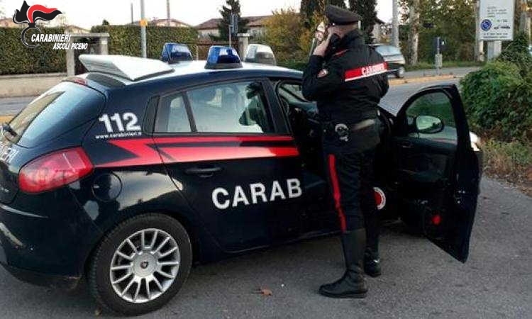 Ascoli Piceno – Telefonate sospette nel quartiere, i Carabinieri arrestano un 23enne: aveva appena truffato un’anziana