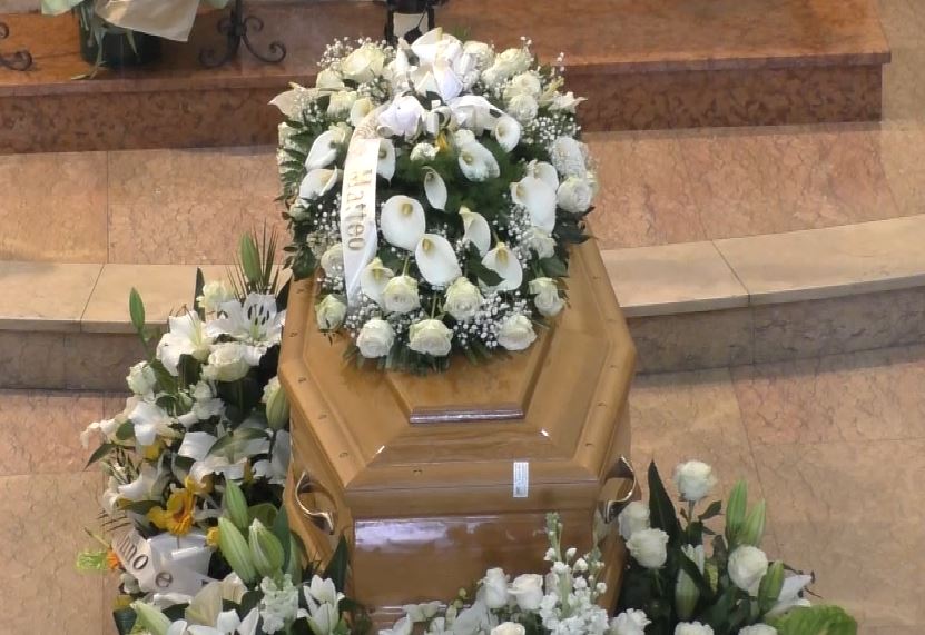 Fano – Commozione e dolore ai funerali di Giacomo Cesaretti, “Cesa vive”
