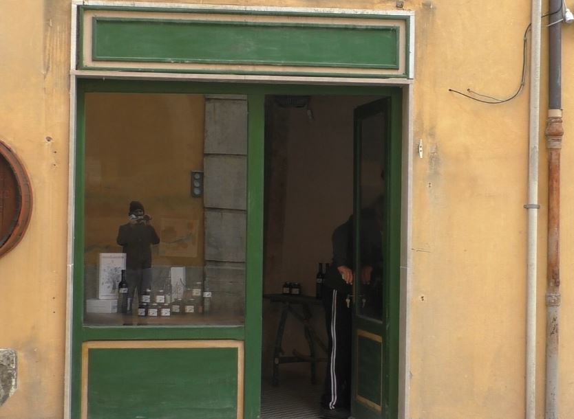 Cantiano – Locali sfitti dopo l’alluvione, ma in piazza spunta uno showroom
