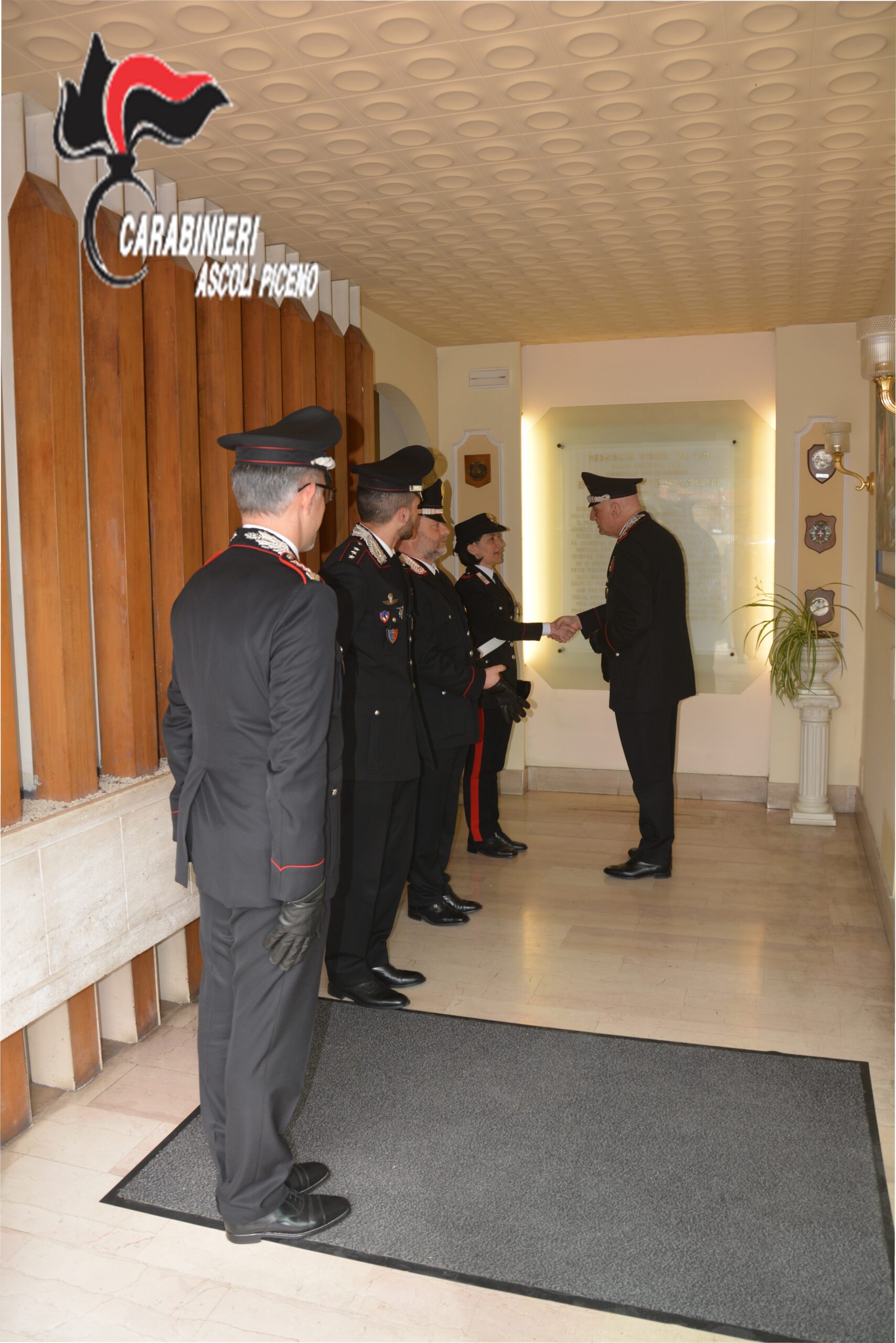 Carabinieri, il generale Bernardini in visita al comando provinciale di Ascoli
