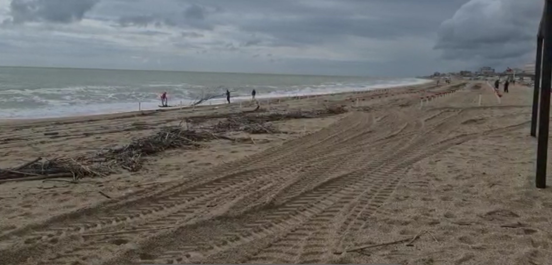 Numana – Il mare restituisce cadavere di un uomo: scoperta choc in spiaggia