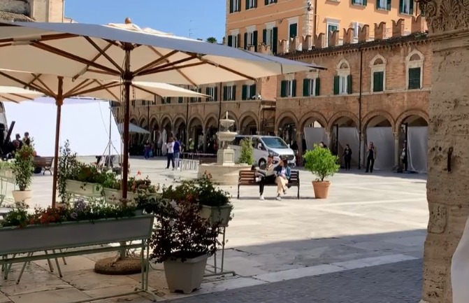Ascoli Piceno – Piazza del Popolo set per lo spot Kinder