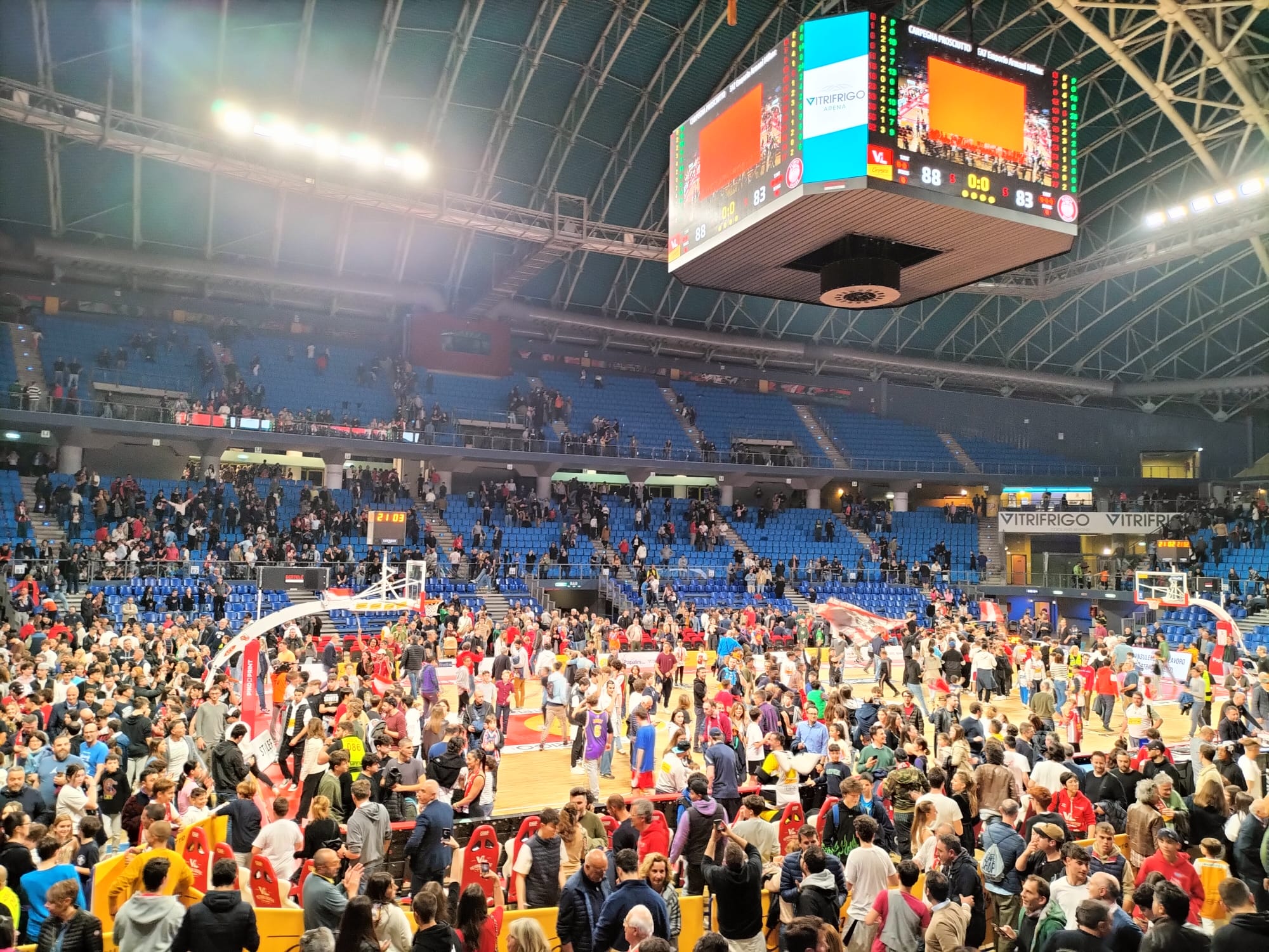 Basket – La Vuelle Pesaro vince gara 3 dei playoff 88 a 83, sconfitta Milano
