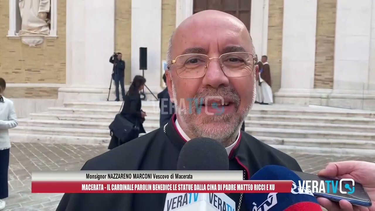 Macerata – Il cardinale Parolin benedice le statue di padre Matteo Ricci arrivate dalla Cina