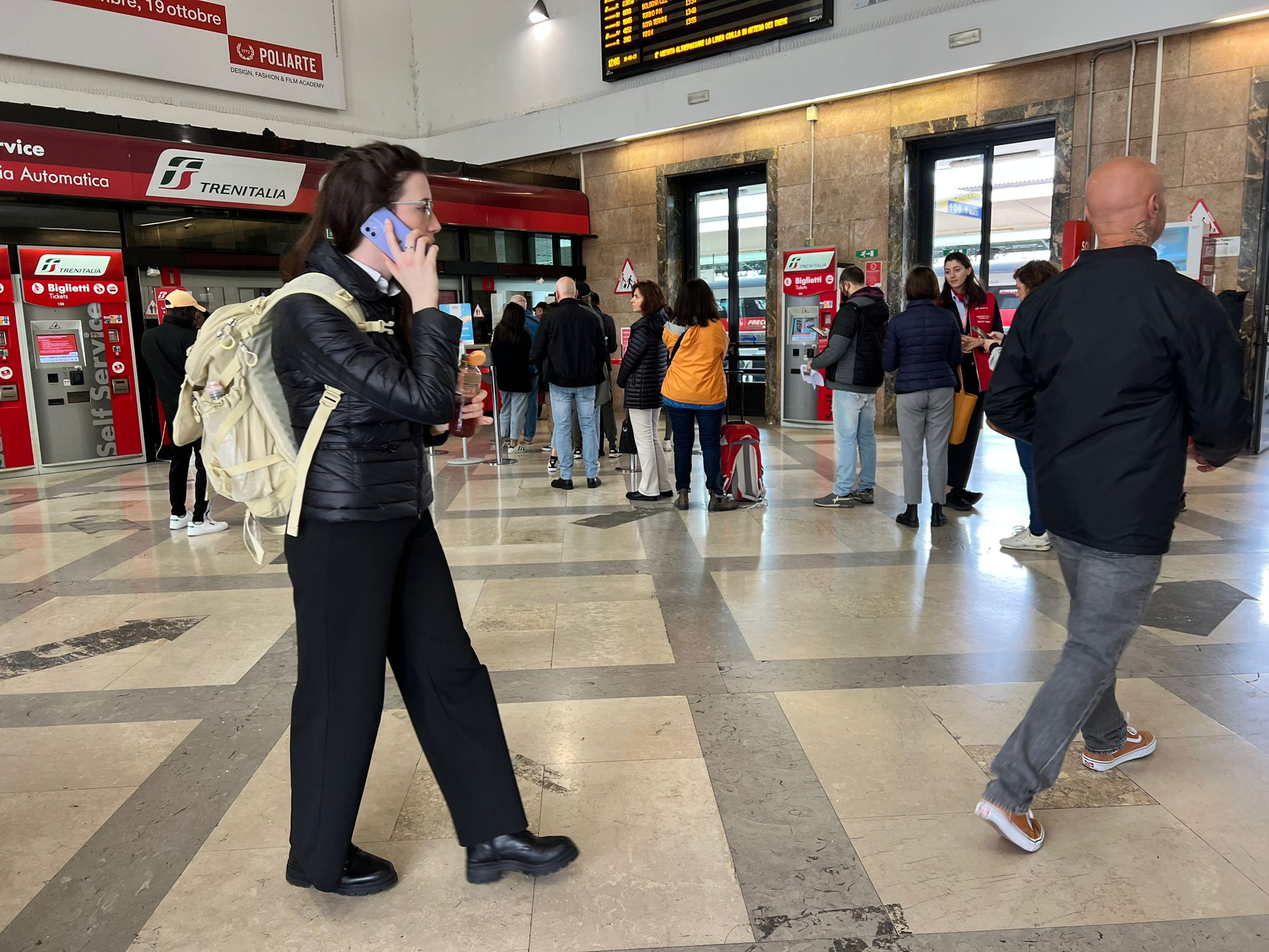 Maltempo, stazione ferroviaria di Ancona in tilt: file e treni cancellati