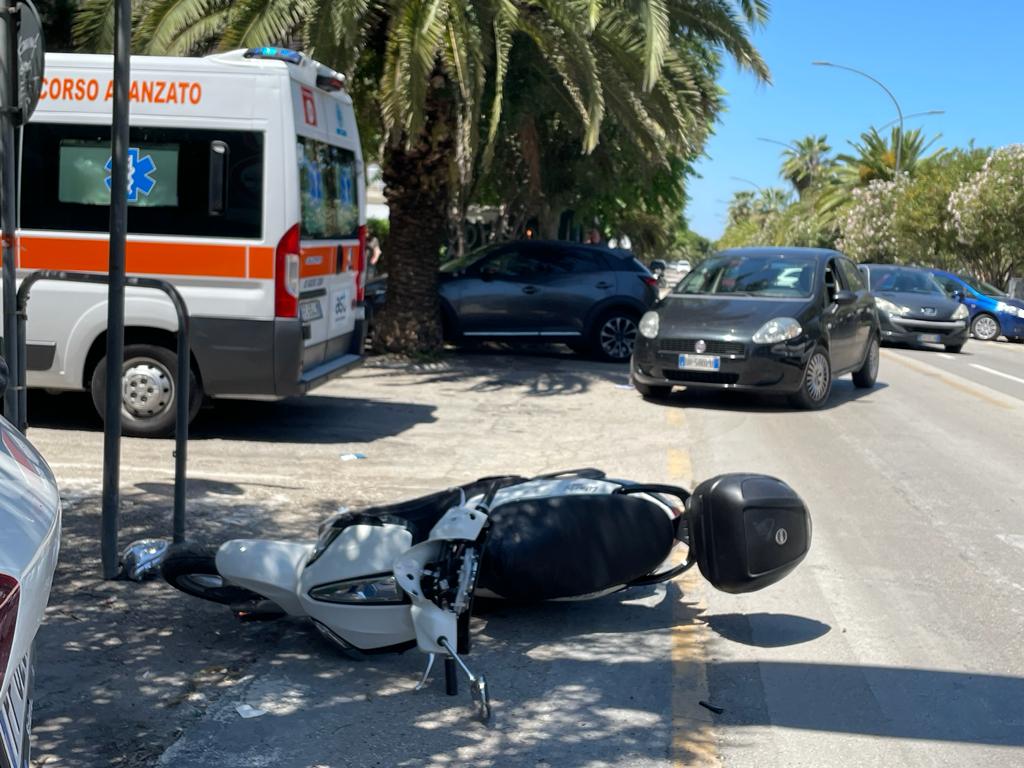 Incidente sul lungomare: scooterista in coma, elitrasportato a Torrette