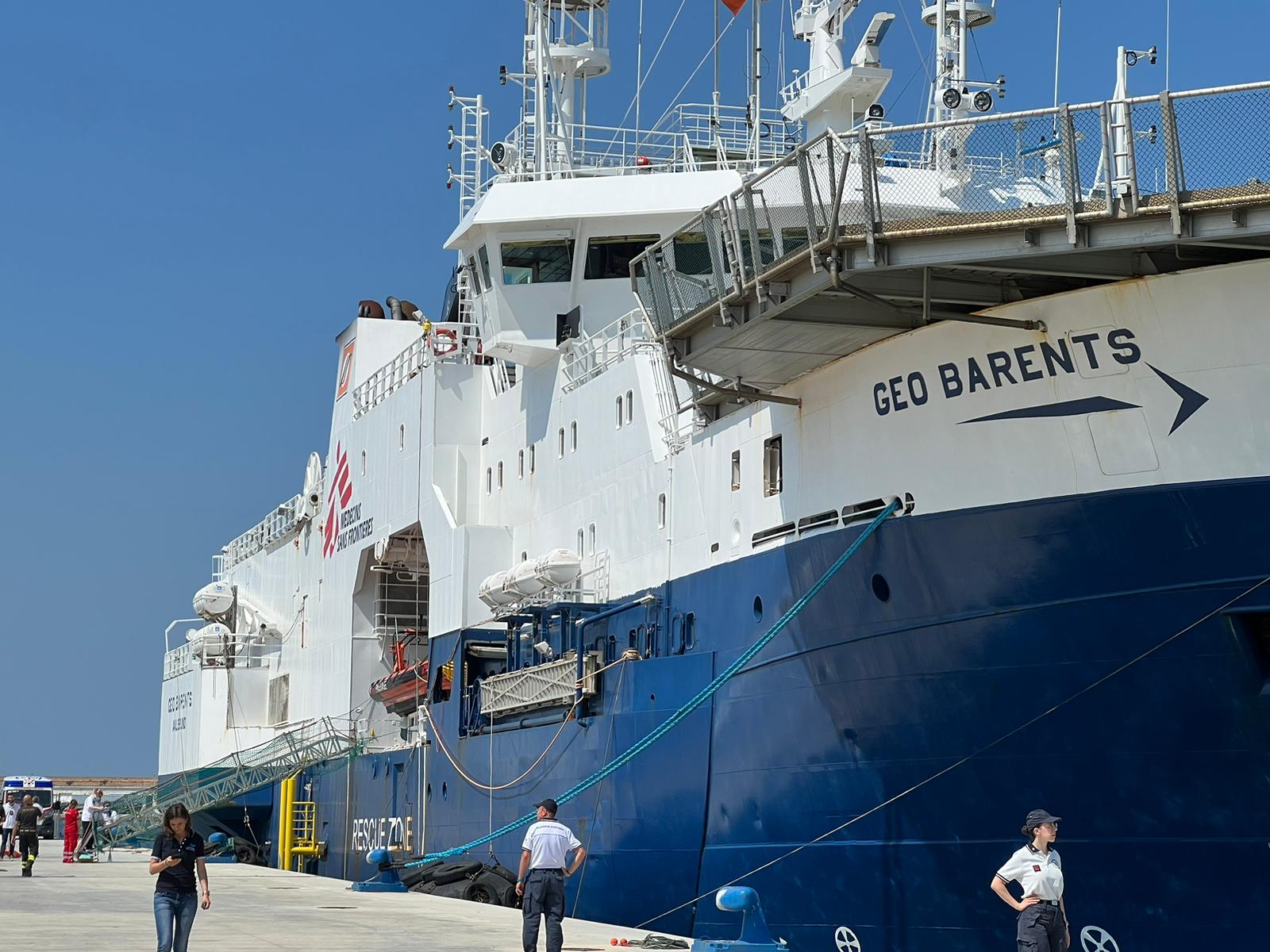 Ancona – La Geo Barents ha attraccato in porto con 38 migranti a bordo